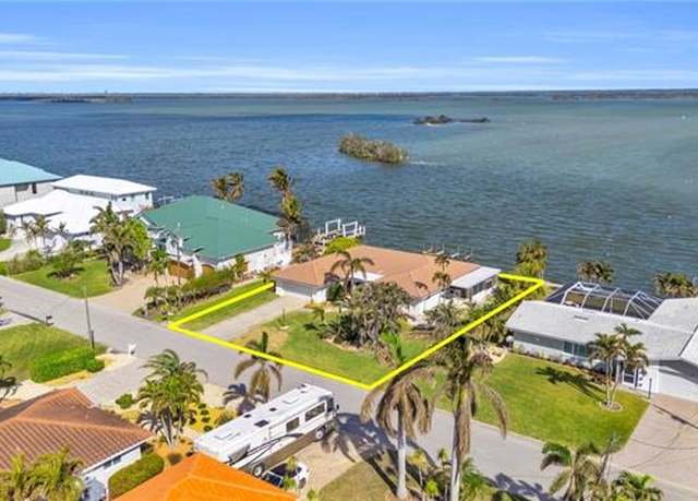 Property at 21 Bayview Blvd, Fort Myers Beach, FL 33931, 3 beds, 2 baths