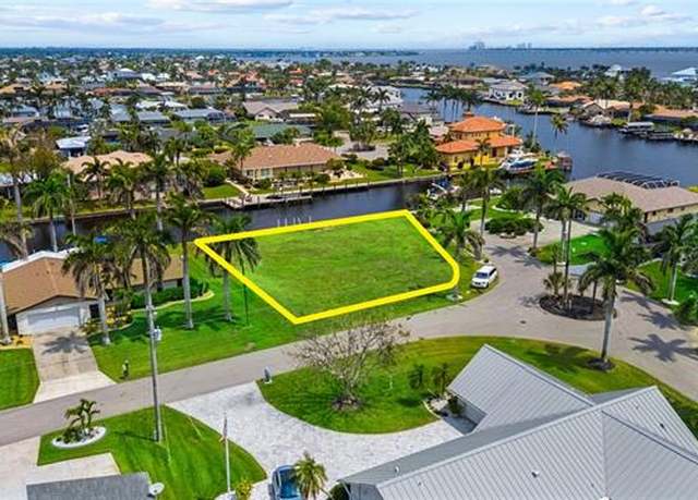 Property at 1939 SE 37th Ter, Cape Coral, FL 33904