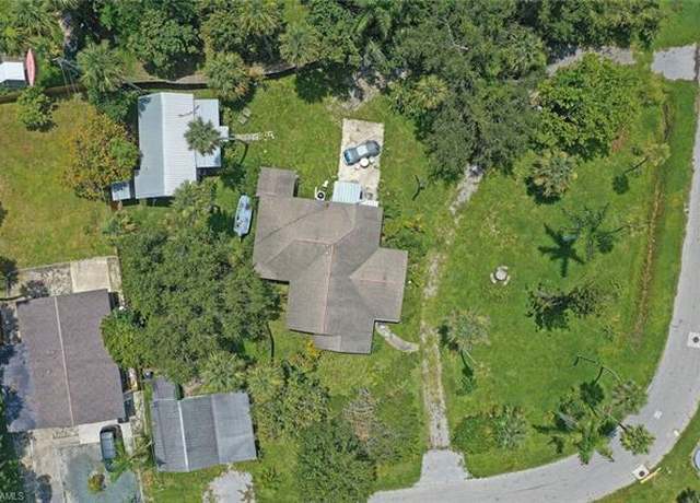 Property at 4844-4846 E Riverside Dr, Fort Myers, FL 33905, 6 beds, 3 baths