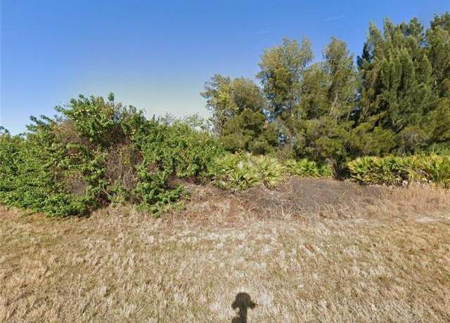 Property at 28 SW 17th Pl, Cape Coral, FL 33991