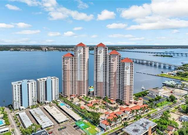 Property at 2090 W First St Unit E2105, Fort Myers, FL 33901, 3 beds, 2.5 baths
