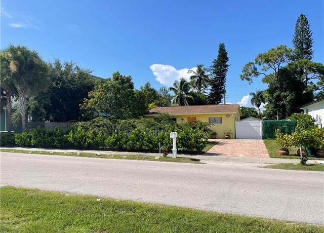 Property at 1381 13th Ave N, Naples, FL 34102, 3 beds, 2 baths