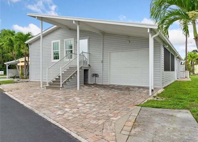 Property at 113 Willow Ln #21, Naples, FL 34114, 3 beds, 3 baths