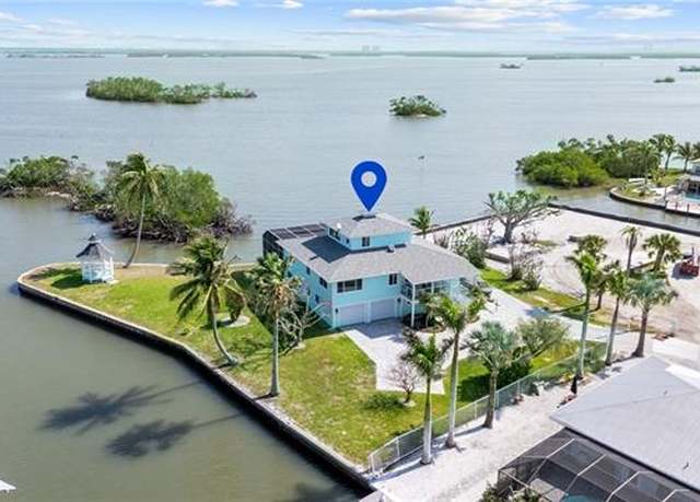 Property at 291 Flamingo St, Fort Myers Beach, FL 33931, 3 beds, 2.5 baths