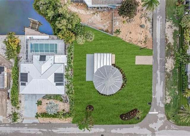 Property at 190 Tarpon Rd, Fort Myers Beach, FL 33931, 2 beds, 1 bath