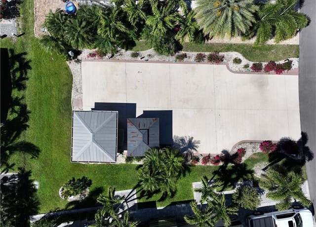 Property at 10014 Parkwood Dr, Fort Myers, FL 33905
