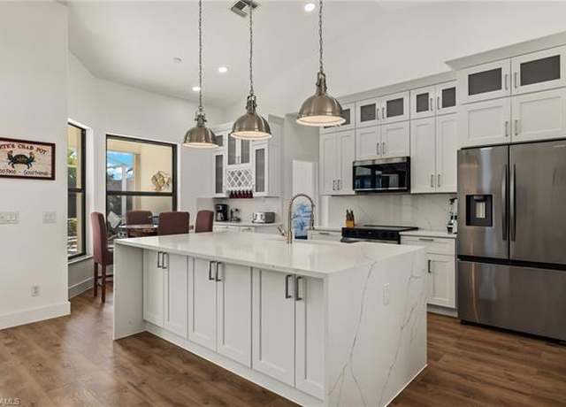 Property at 2810 SW 42nd Ln, Cape Coral, FL 33914, 3 beds, 2 baths