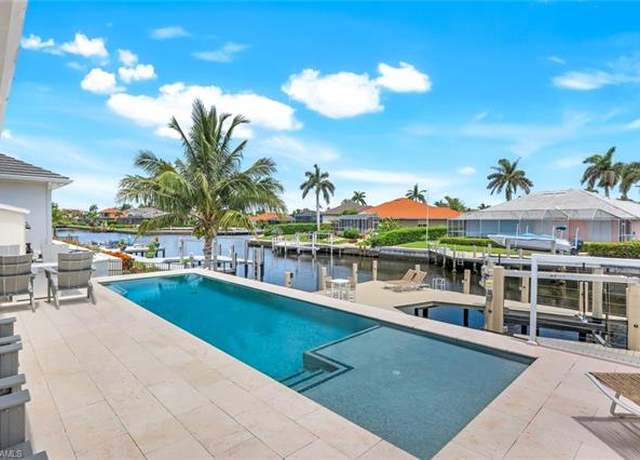 Property at 1048 Cottonwood Ct, Marco Island, FL 34145, 3 beds, 2.5 baths