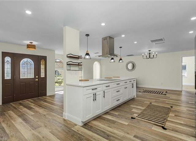 Property at 805 Miramar Ct, Cape Coral, FL 33904, 3 beds, 3 baths