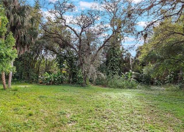 Property at 28038 E Brook Cir, Bonita Springs, FL 34135