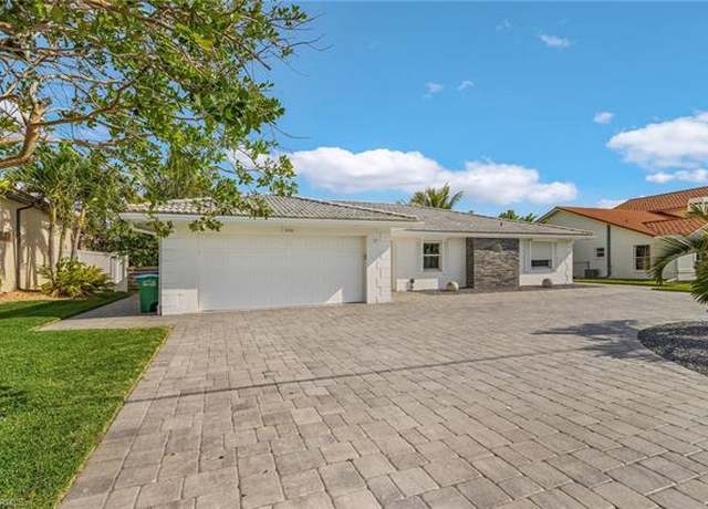 Property at 2530 SE 28th St, Cape Coral, FL 33904, 3 beds, 2 baths