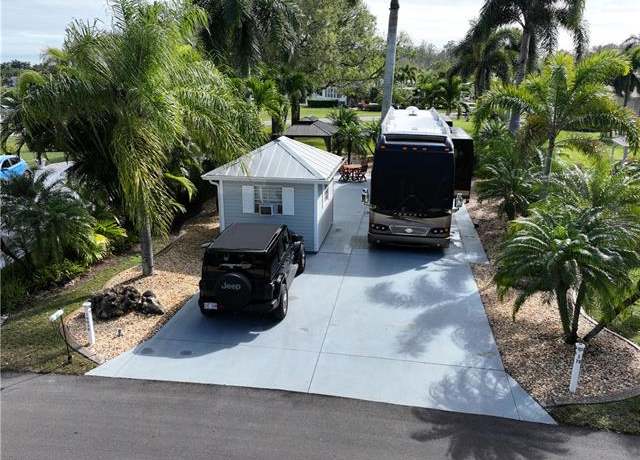 Property at 10030 Parkwood Dr, Fort Myers, FL 33905