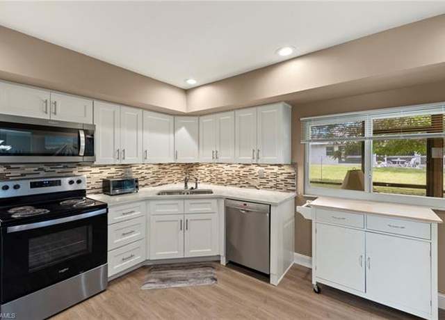Property at 20821 Coconut Dr, Estero, FL 33928, 2 beds, 2 baths