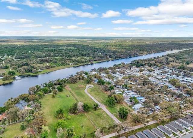 Property at 1050 Shady Oaks Ave, Labelle, FL 33935