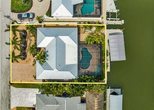 Property at 11 Sunview Blvd, Fort Myers Beach, FL 33931, 3 beds, 3 baths