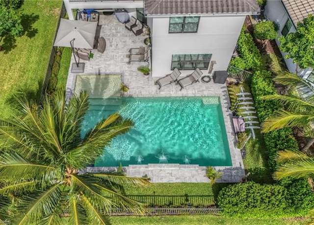 Property at 4692 Kensington Cir, Naples, FL 34119, 6 beds, 5 baths