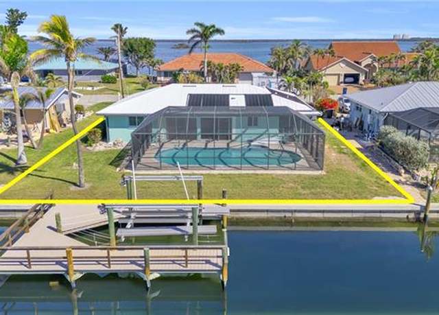 Property at 8 Bayview Blvd, Fort Myers Beach, FL 33931, 3 beds, 2 baths