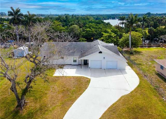 Property at 137 Meta St, Fort Myers, FL 33905, 5 beds, 3 baths