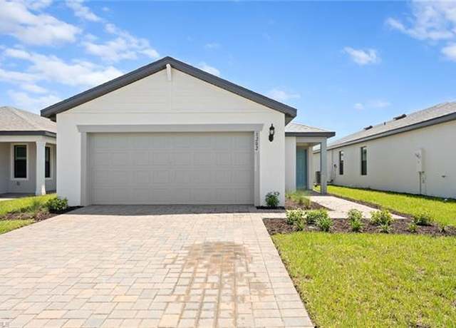Property at 1202 Caloosa Cove Dr, Labelle, FL 33935, 3 beds, 2 baths