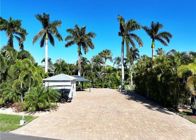 Property at 5861 Maplewood Ct, Fort Myers, FL 33905