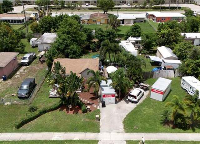 Property at 2105 Carrell Rd, Fort Myers, FL 33901, 2 beds, 1 bath