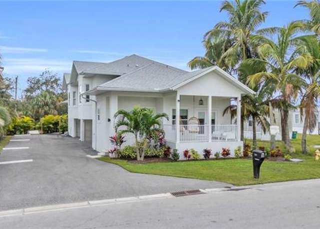 Property at 3204 Karen Dr, Naples, FL 34112, 4 beds, 4 baths