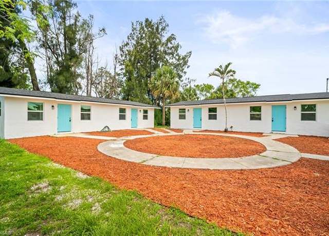 Property at 2316 Bayside St, Naples, FL 34112, 8 beds, 4 baths