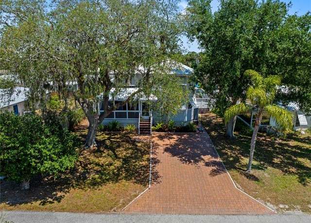 Property at 2040 Clarke Ave, Fort Myers, FL 33905, 3 beds, 2.5 baths