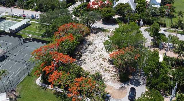 Photo of 675 8th Ave S, Naples, FL 34102