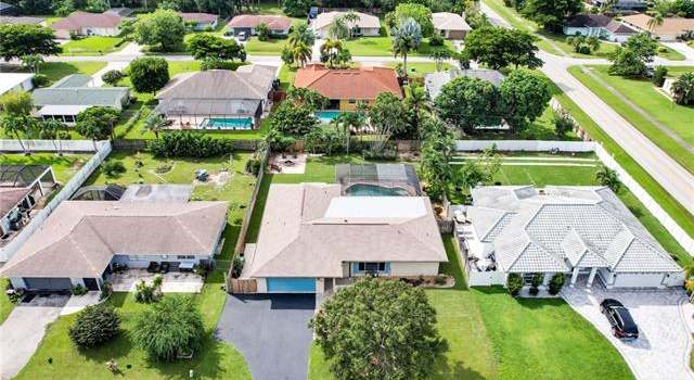 Photo of 208 Mentor Dr, Naples, FL 34110