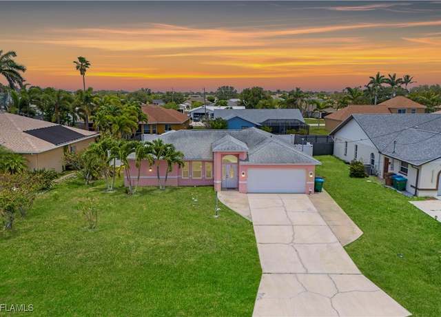 Property at 923 SW 4th Pl, Cape Coral, FL 33991, 2 beds, 2.5 baths