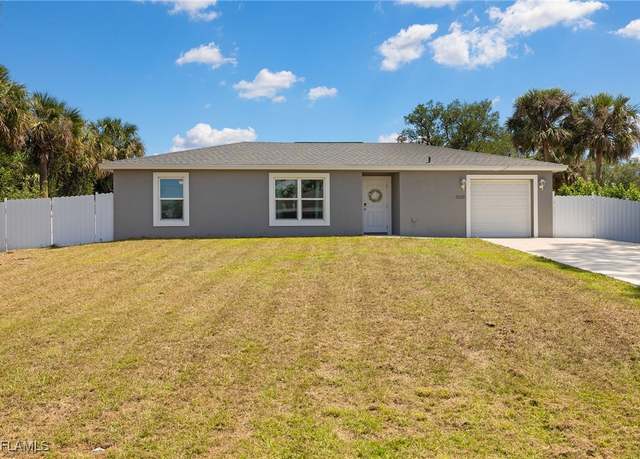 Property at 3016 S Beechwood Cir, Labelle, FL 33935, 3 beds, 2 baths