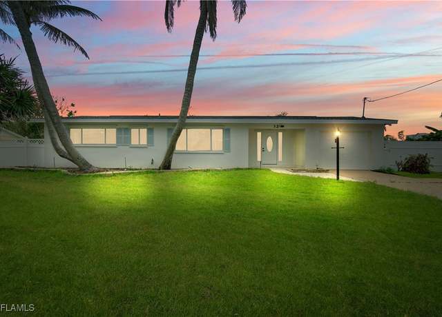 Property at 32 Fairview Blvd, Fort Myers Beach, FL 33931, 2 beds, 2 baths