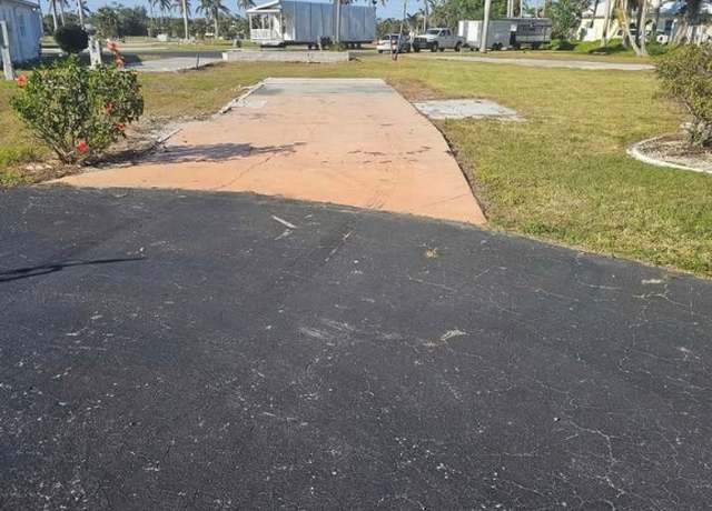 Property at 119 Ash Ln, Fort Myers, FL 33908