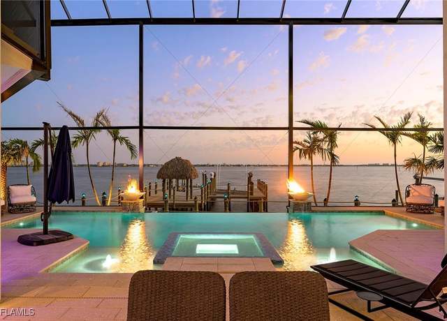 Property at 546 Coral Dr, Cape Coral, FL 33904, 4 beds, 4.5 baths