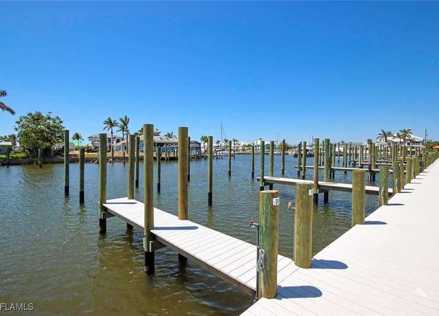 Property at 18008 San Carlos Blvd #25, Fort Myers Beach, FL 33931, 2 beds, 2.5 baths