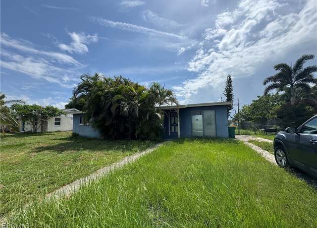 Property at 3208 Pinetree St, Port Charlotte, FL 33952, 2 beds, 1 bath