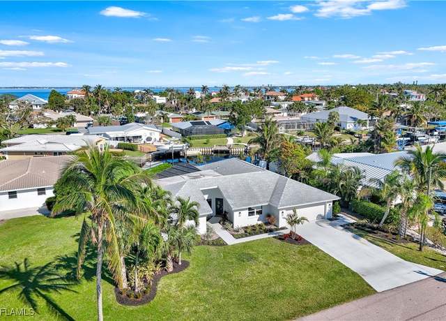 Property at 381 Norwood Ct, Fort Myers, FL 33919, 3 beds, 2.5 baths