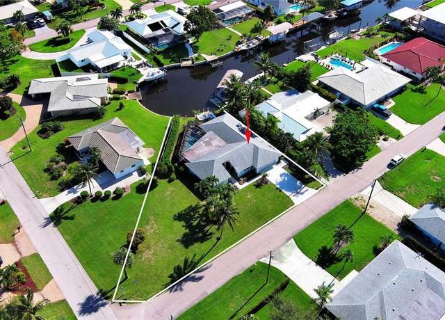 Property at 381 Norwood Ct, Fort Myers, FL 33919, 3 beds, 2.5 baths