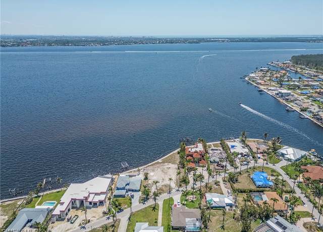 Property at 238 Bayshore Dr, Cape Coral, FL 33904