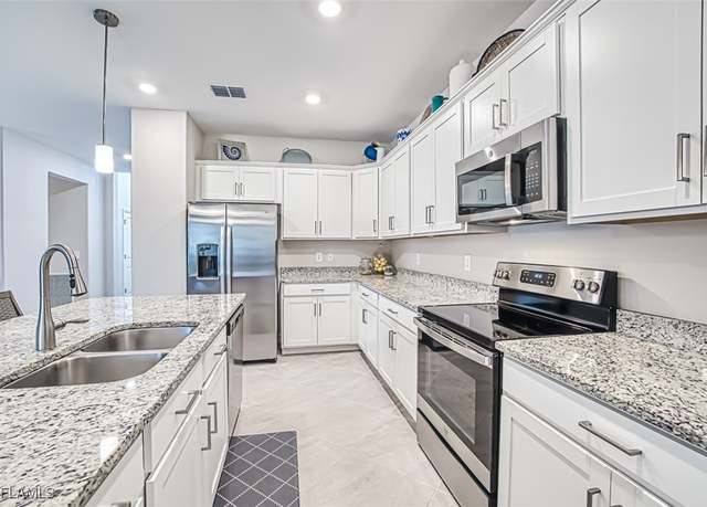 Property at 3101 E Windsor Dr, Alva, FL 33920, 3 beds, 3 baths