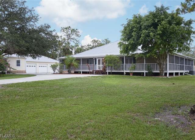 Property at 850 12th Ave NW, Naples, FL 34120, 4 beds, 3.5 baths