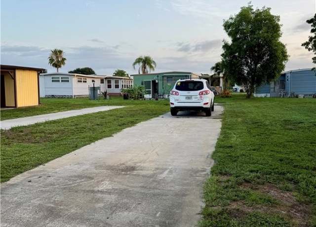 Property at 33 Poinsettia Dr, Fort Myers, FL 33905