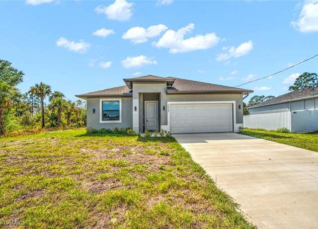 Property at 5027 S Peachtree Cir, Labelle, FL 33935, 3 beds, 2.5 baths