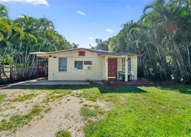 Property at 653 Howell Circle Dr, Fort Myers, FL 33905, 2 beds, 2.5 baths