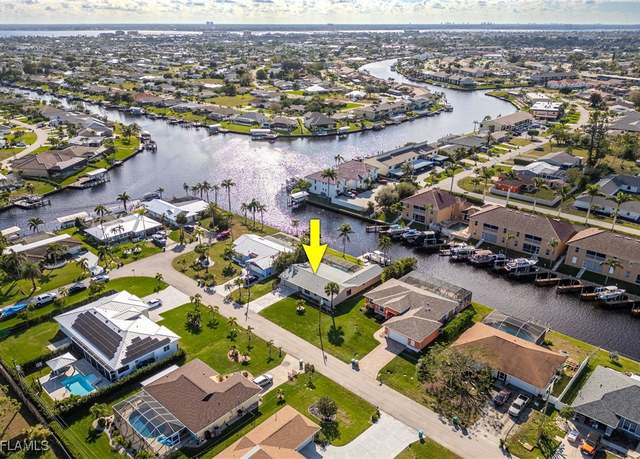 Property at 924 SE 35th Ter, Cape Coral, FL 33904, 3 beds, 3 baths