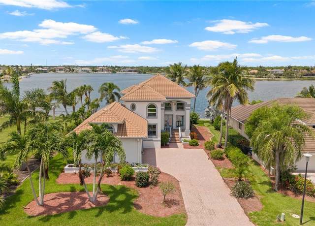 Property at 5550 Harborage Dr, Fort Myers, FL 33908, 4 beds, 4 baths