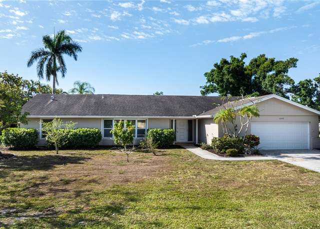 Property at 1592 Manchester Blvd, Fort Myers, FL 33919, 5 beds, 3 baths