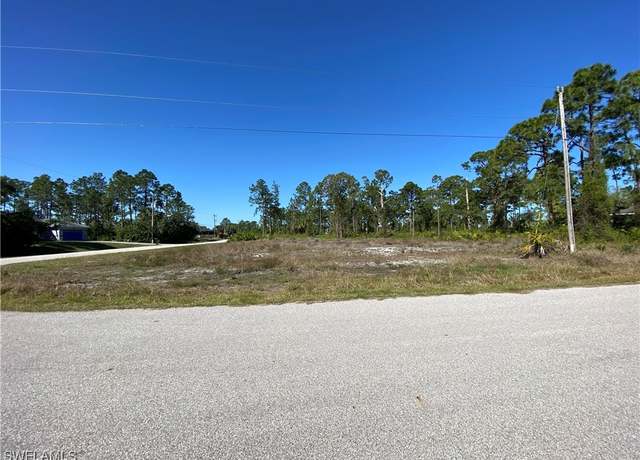 Property at 864 Babbitt Ave, Lehigh Acres, FL 33974