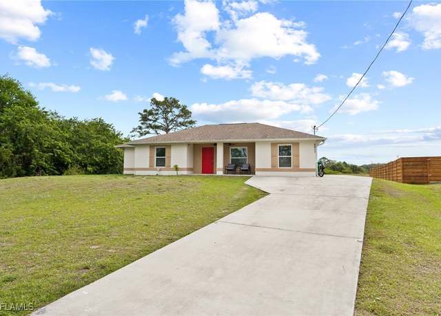 Property at 5011 Dania Cir, Labelle, FL 33935, 3 beds, 2 baths